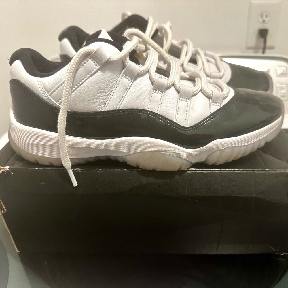 Jordan 11 Low Emerald